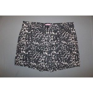 Isaac Mizrahi chino Shorts Womens size 16 gray Black Animal Print Stretch